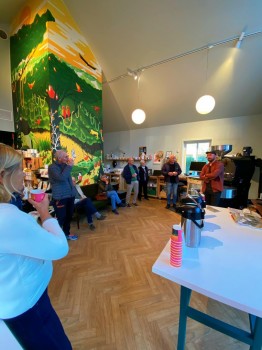 Stjørdal Rotaryklubb på besøk hos bedriften Langøra Kaffebrenneri på Hjelseng Gård i Stjørdal.